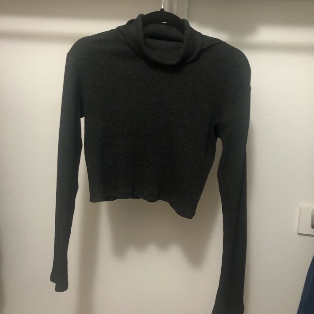 Zara Size M, Gray Cropped Turtleneck